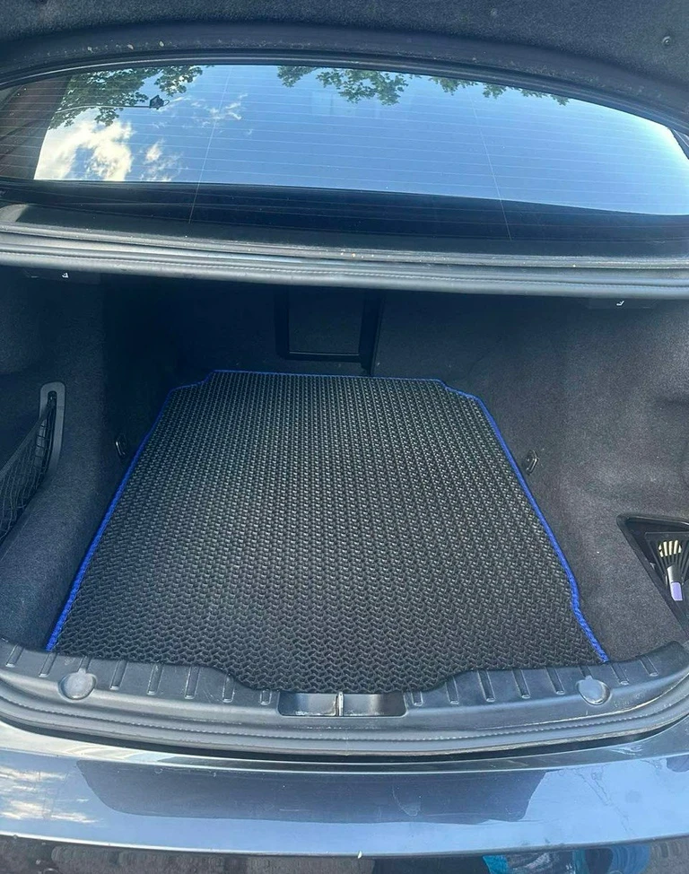 dywanik w bagażniku